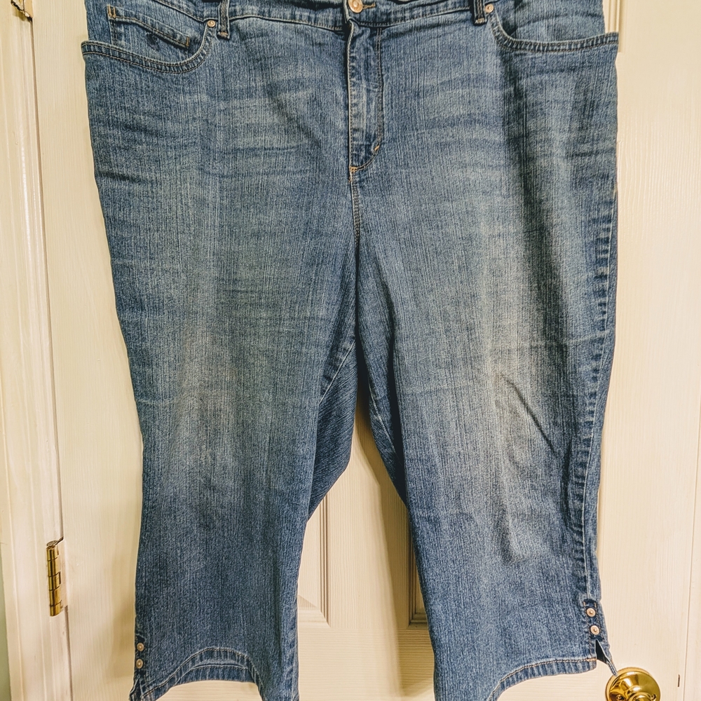 Gloria Vanderbilt All-around Slimming Effect Denim Capris